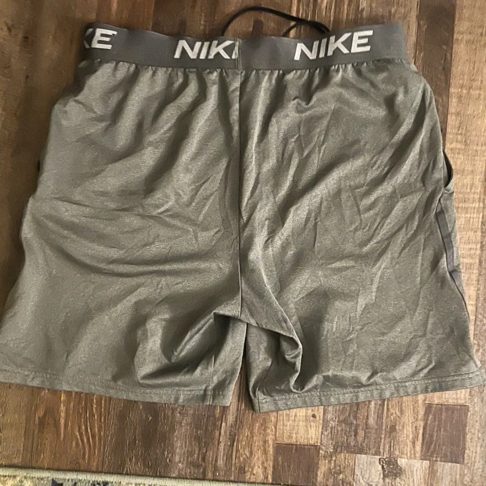 Nike Men's Dri-Fit grey Athletic Shorts - Picture 3 of 6